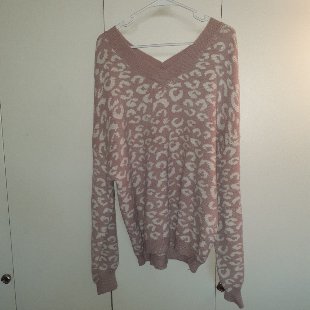 Mauve and Ivory V-Neck Leopard Sweater